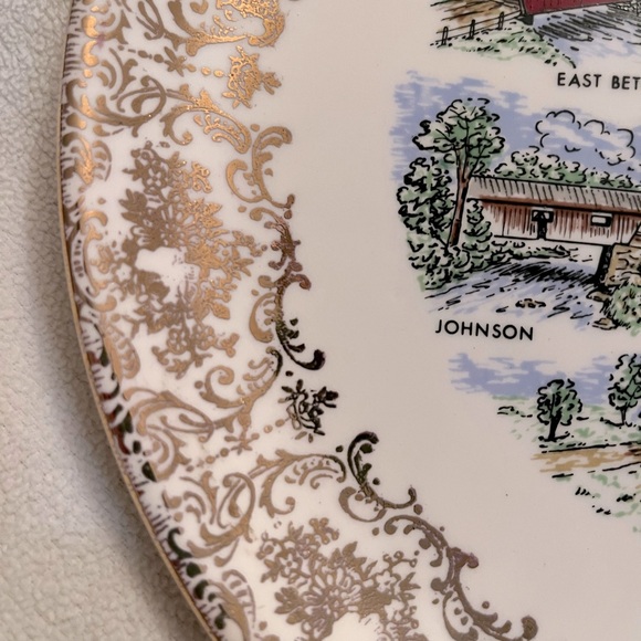 VTG Souvenir Collector’s Plate 9.25” “Vermont Covered Bridges” - Picture 3 of 6